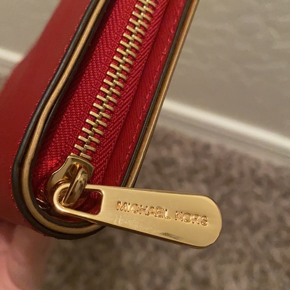 Michael Kors Red Jetset Travel Specchio Leather Zipper Wallet - Picture 6 of 13